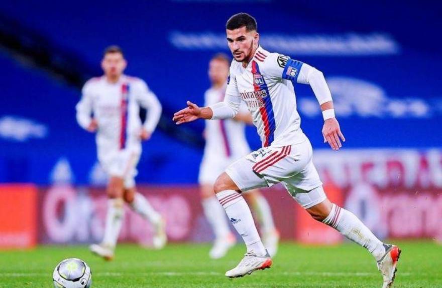 包含斯特拉斯堡主场负于里昂，遭遇两连败的词条