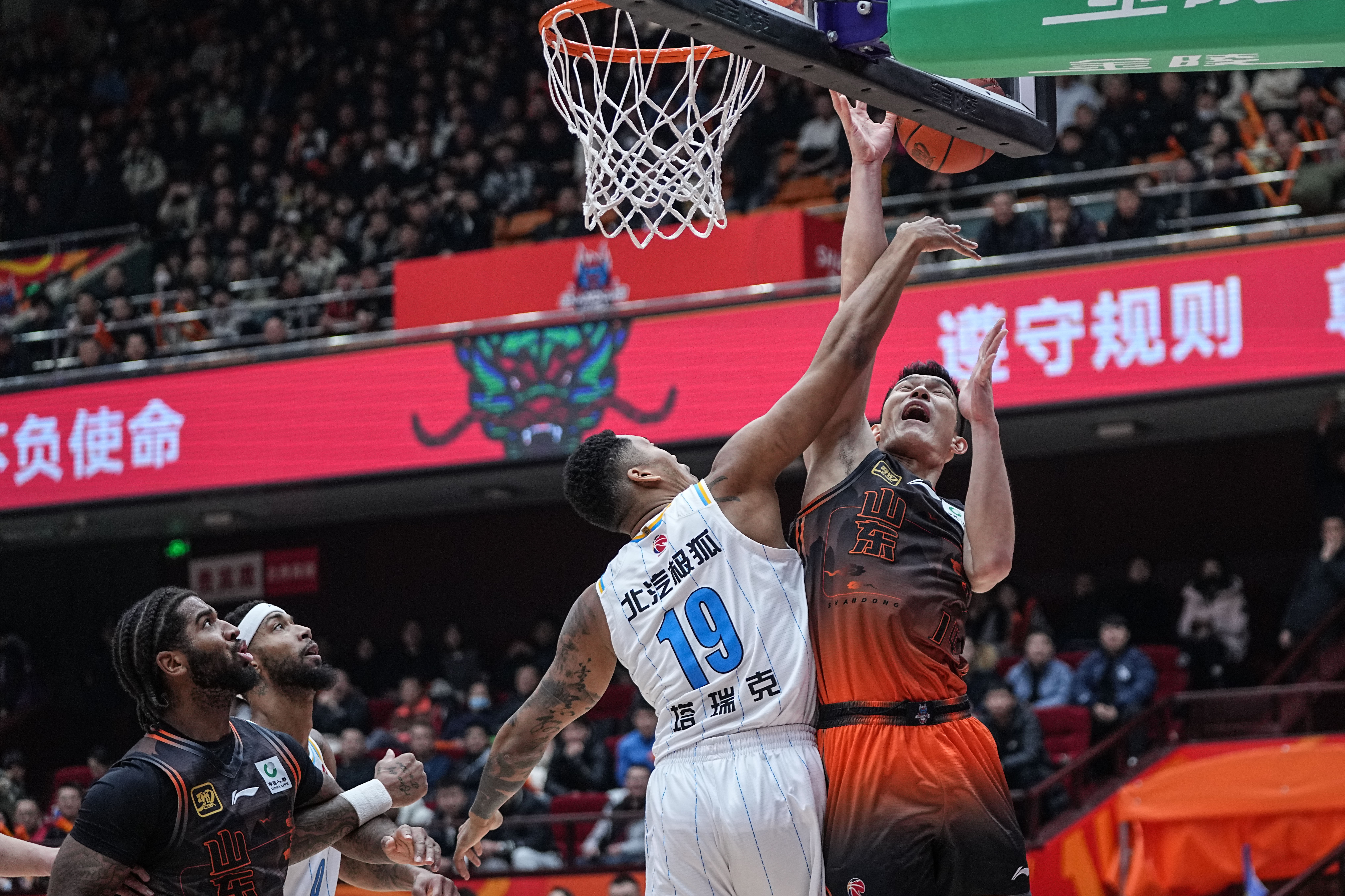 山东队客场击败福建男篮，终结两连败