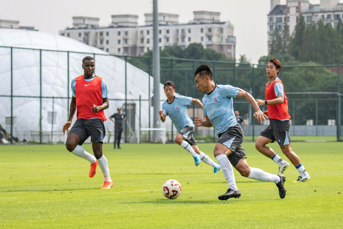 申花备战新的比赛,球员备战努力的简单介绍 申花备战新的比赛,球员备战努力的简单介绍