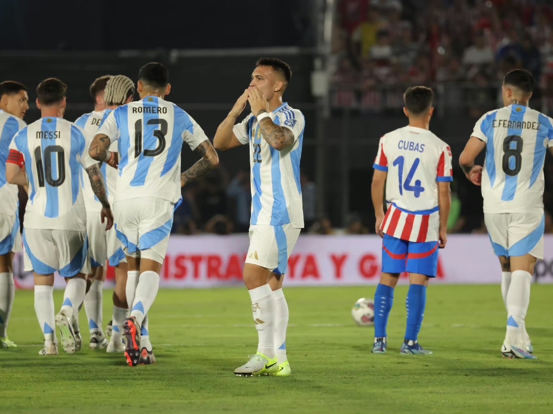 巴西队遭遇巴拉圭队挑战,惜败出局 巴西队遭遇巴拉圭队挑战,惜败出局