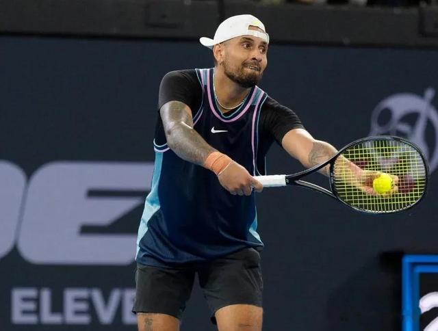 包含世界网球队鏖战日本网球队，克耶高斯惊艳世界的词条